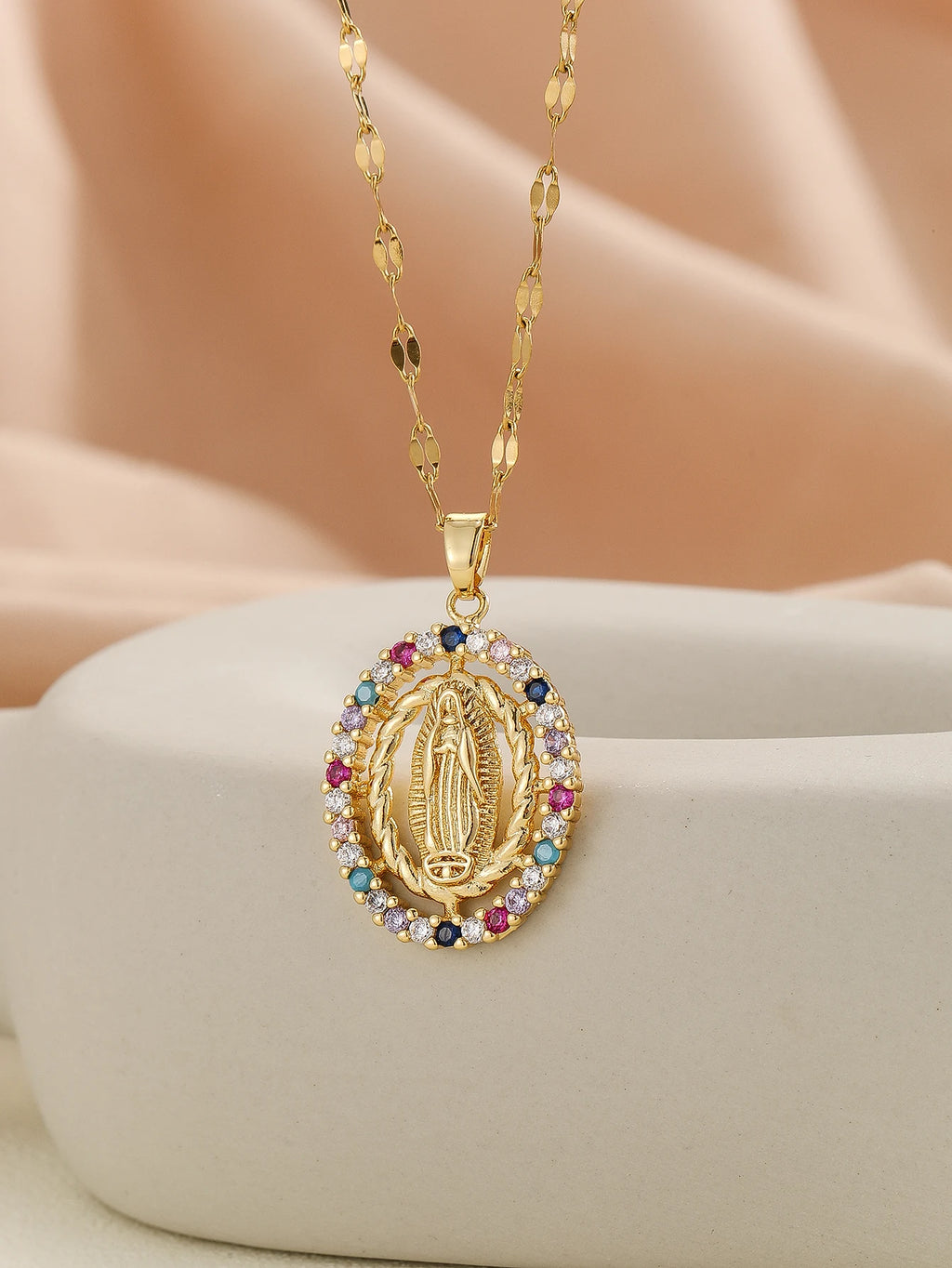 European and American fashion minimalist men and women's micro inlaid zirconium Virgin Mary hollowed out circular necklace