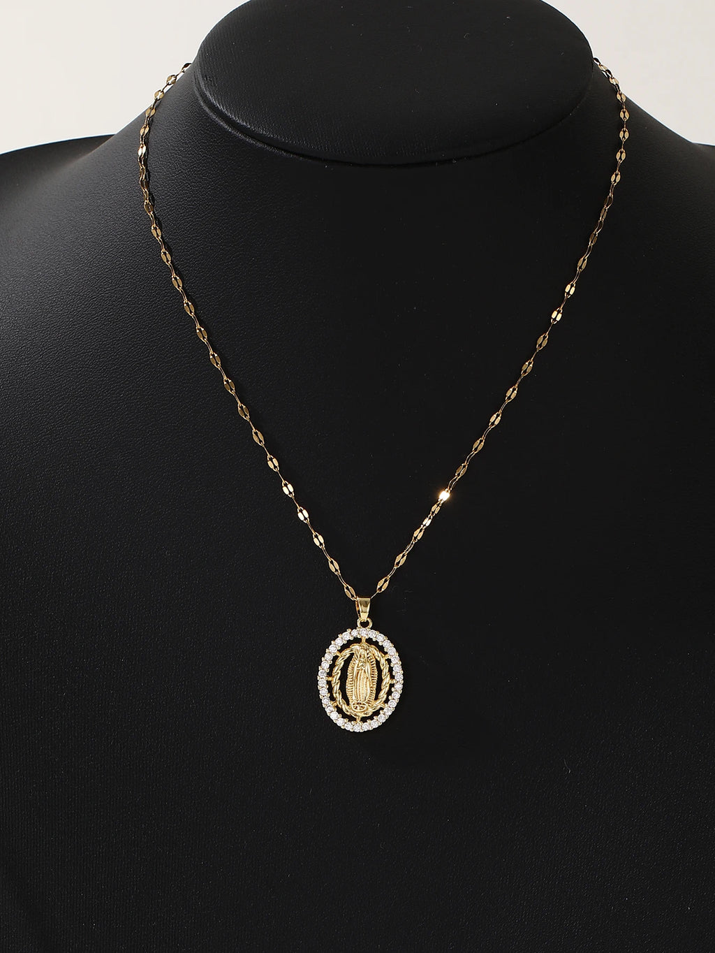 European and American fashion minimalist men and women's micro inlaid zirconium Virgin Mary hollowed out circular necklace