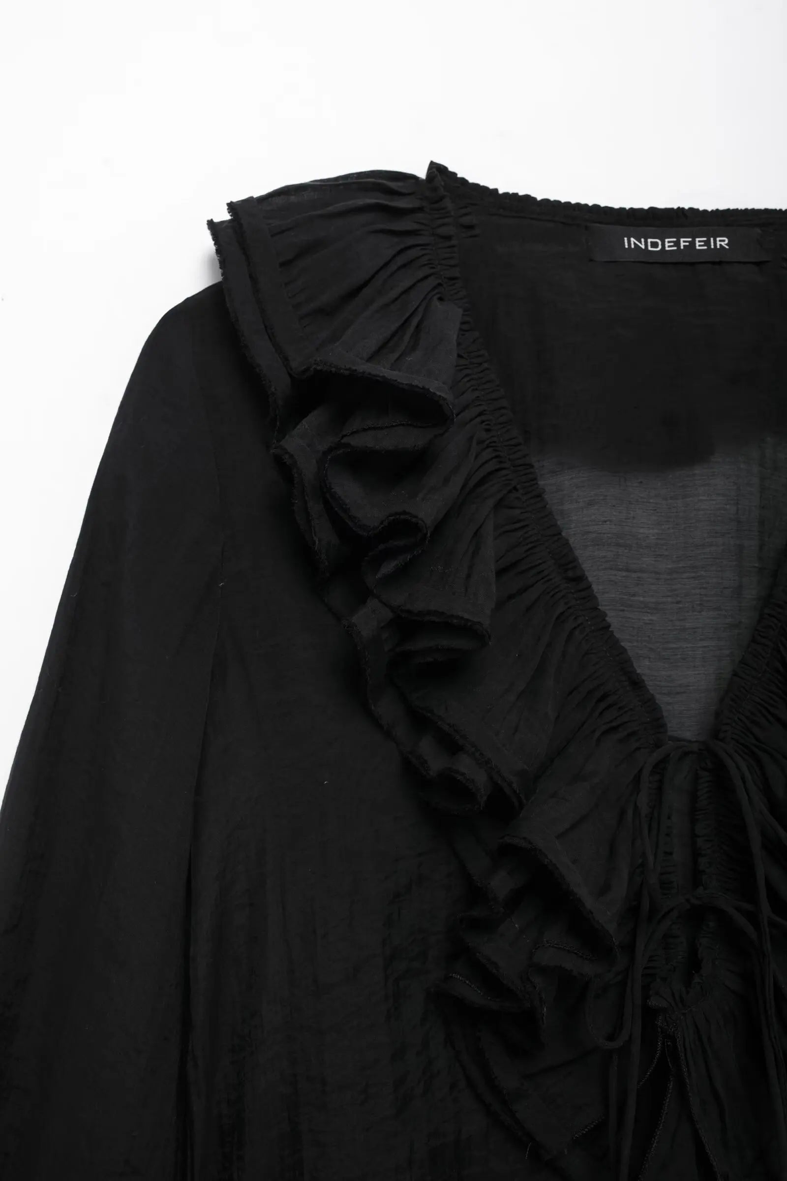 TRAFZA Elegant Women's Tierred Ruffles Blouses V-Neck Long Sleeve Loose Shirt Lady 2025 Spring Chic Lace-up Wild Woman Solid Top
