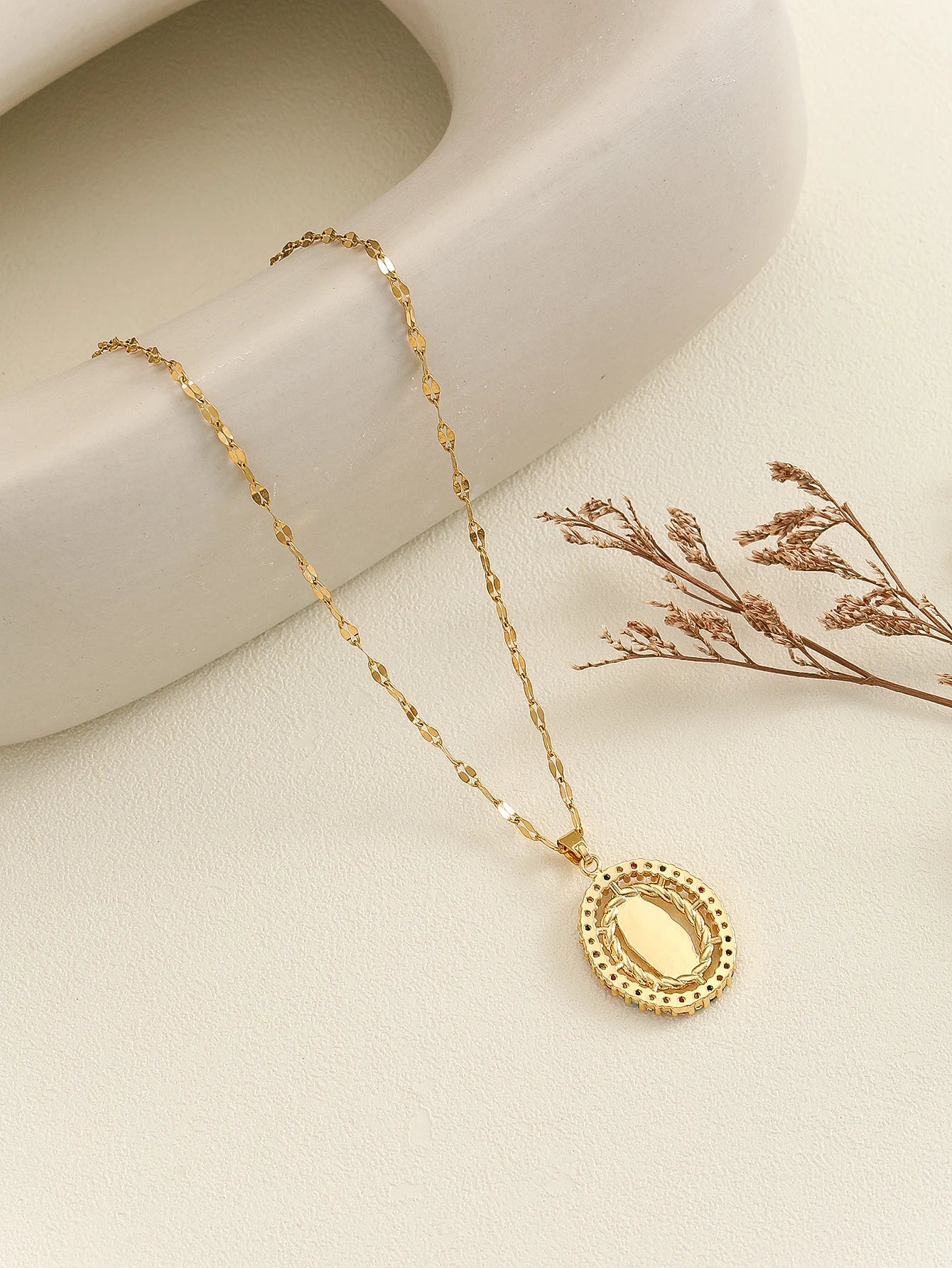 European and American fashion minimalist men and women's micro inlaid zirconium Virgin Mary hollowed out circular necklace